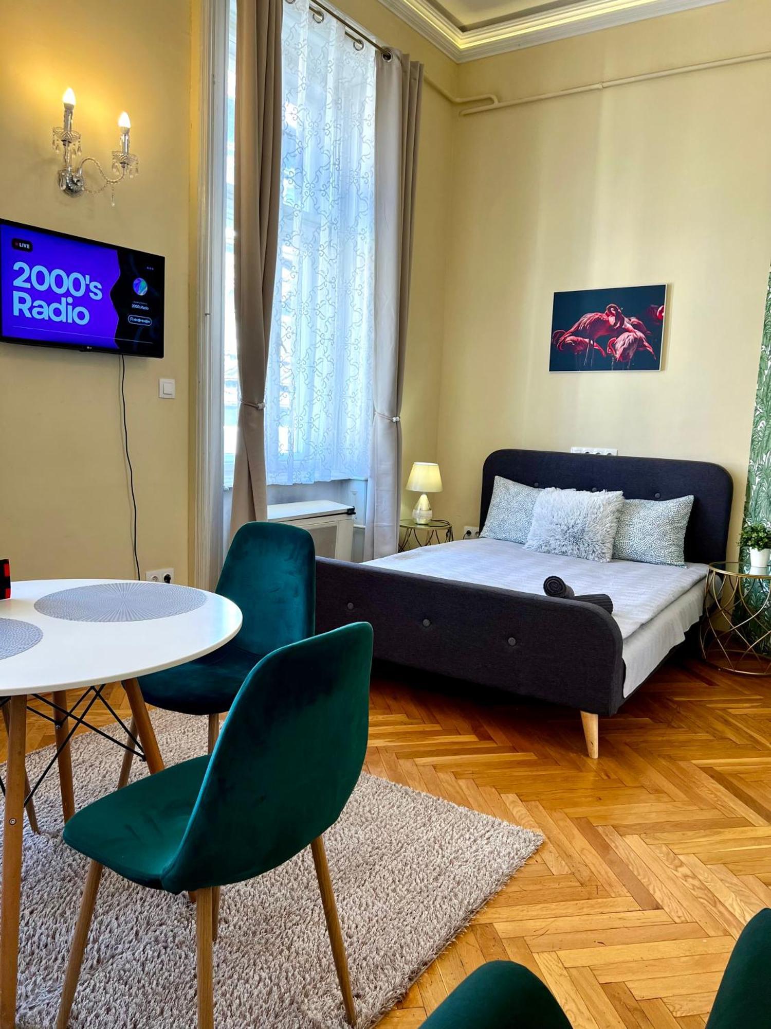 N38 Apartments By Small Home ブダペスト エクステリア 写真